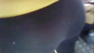 A anyuka megbaszva szextől kiéhezett barna kis fincsi melleit mutatja meg szeretőjének